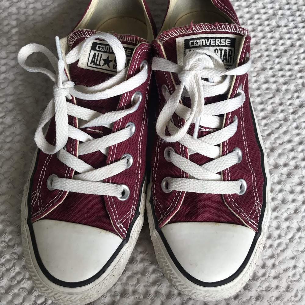 low top maroon converse
